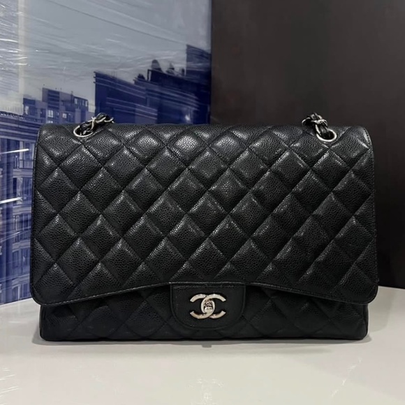 CHANEL Handbags - Chanel Maxi